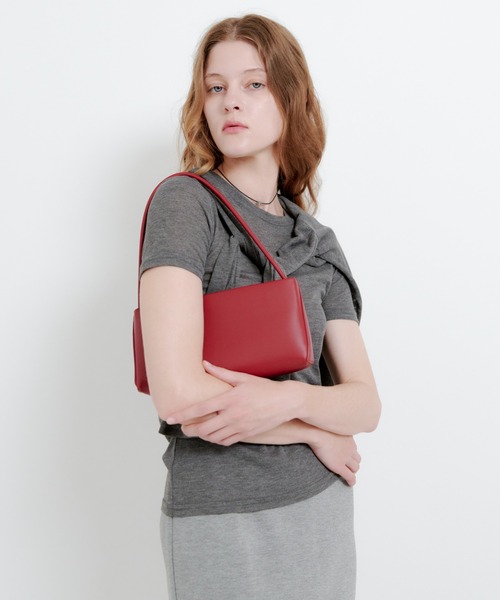 kiehtova(キエトヴァ)の「【kiehtova】2WAY LEATHER SQUARE BAG/2ウェイ レザー スクエアバッグ(ショルダーバッグ・レディース・ブラック/レッド・FREE)」の15枚目の写真