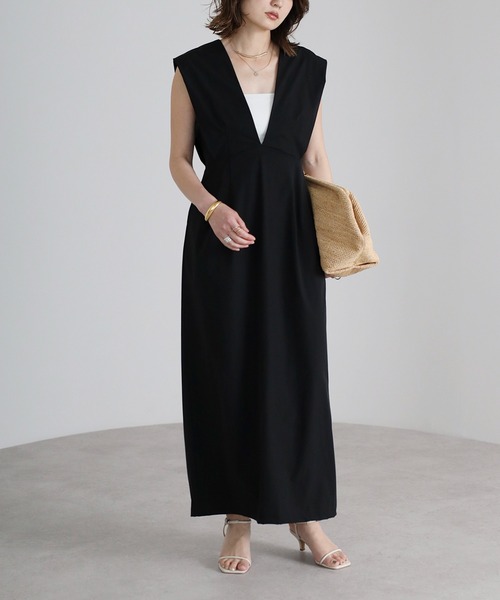 撥水・接触冷感・UVカット】ディープVネックタックワンピース【動画