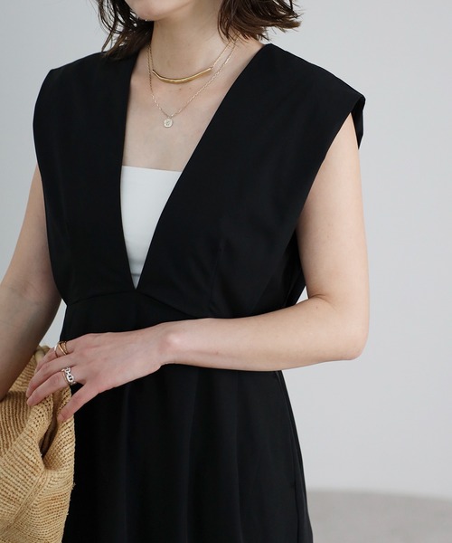 撥水・接触冷感・UVカット】ディープVネックタックワンピース【動画