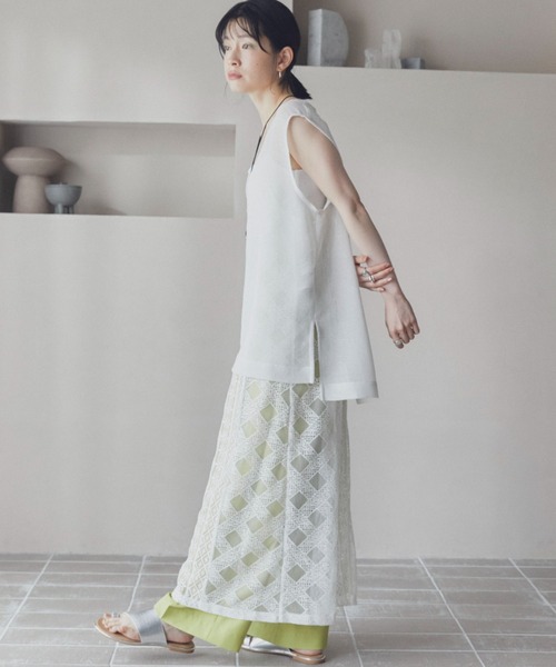 Doux archives（ドゥアルシーヴ）の「ゴールドピーストングフラットサンダル（サンダル・レディース・ブラック/シルバー・24.5/23.5）」の6枚目の写真