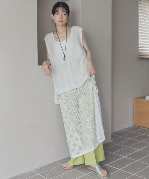 Doux archives（ドゥアルシーヴ）の「ゴールドピーストングフラットサンダル（サンダル・レディース・ブラック/シルバー・24.5/23.5）」の7枚目の写真