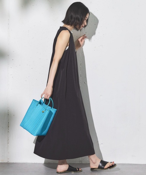 Doux archives（ドゥアルシーヴ）の「ゴールドピーストングフラットサンダル（サンダル・レディース・ブラック/シルバー・24.5/23.5）」の17枚目の写真