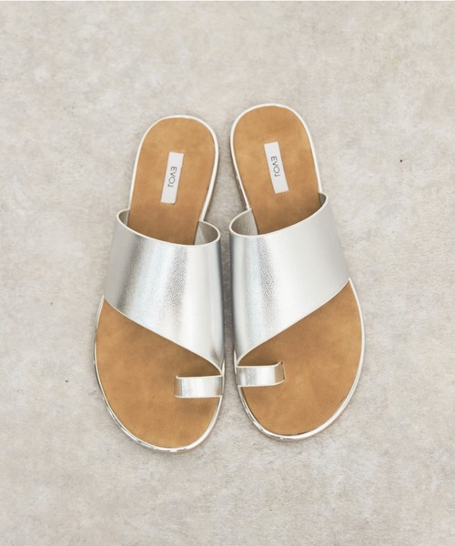 Doux archives（ドゥアルシーヴ）の「ゴールドピーストングフラットサンダル（サンダル・レディース・ブラック/シルバー・24.5/23.5）」の20枚目の写真