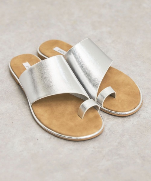 Doux archives（ドゥアルシーヴ）の「ゴールドピーストングフラットサンダル（サンダル・レディース・ブラック/シルバー・24.5/23.5）」の22枚目の写真