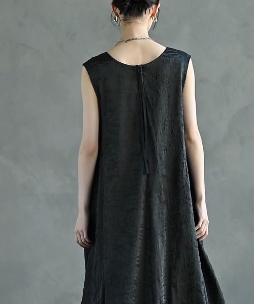 funda mine(ファンダマイン)の「リンクルボリュームドレス(ドレス・レディース・ブラック/カーキ/ベージュ・01/02)」の8枚目の写真