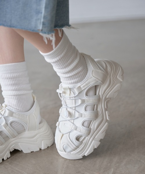 UNE MANSION（ユヌマンション）の「【身長アップ6㎝厚底インソール】アウトドアゴフコアラッキング厚底スニーカーサンダル（サンダル・レディース・ホワイト/ブラック・23cm/24cm/25cm）」の3枚目の写真