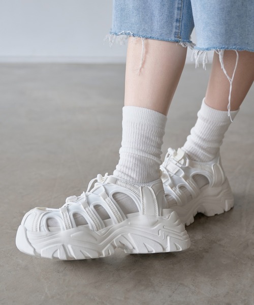 UNE MANSION（ユヌマンション）の「【身長アップ6㎝厚底インソール】アウトドアゴフコアラッキング厚底スニーカーサンダル（サンダル・レディース・ホワイト/ブラック・23cm/24cm/25cm）」の7枚目の写真