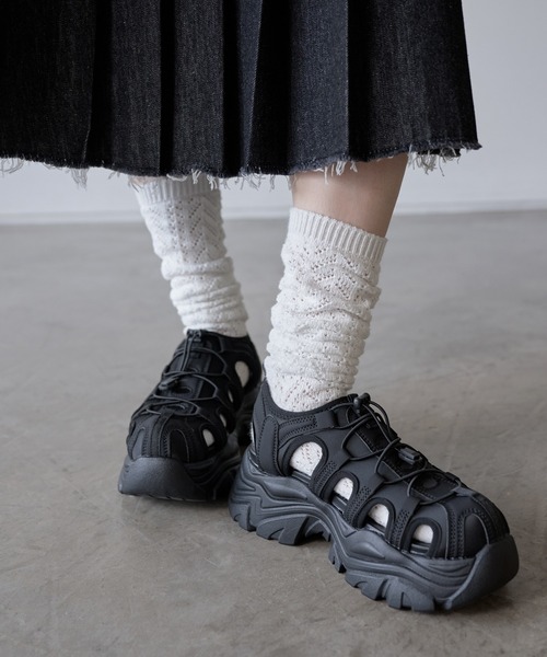 UNE MANSION（ユヌマンション）の「【身長アップ6㎝厚底インソール】アウトドアゴフコアラッキング厚底スニーカーサンダル（サンダル・レディース・ホワイト/ブラック・23cm/24cm/25cm）」の10枚目の写真