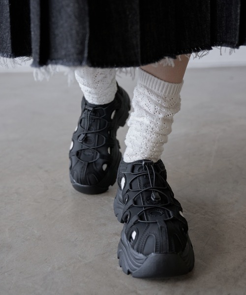 UNE MANSION（ユヌマンション）の「【身長アップ6㎝厚底インソール】アウトドアゴフコアラッキング厚底スニーカーサンダル（サンダル・レディース・ホワイト/ブラック・23cm/24cm/25cm）」の11枚目の写真