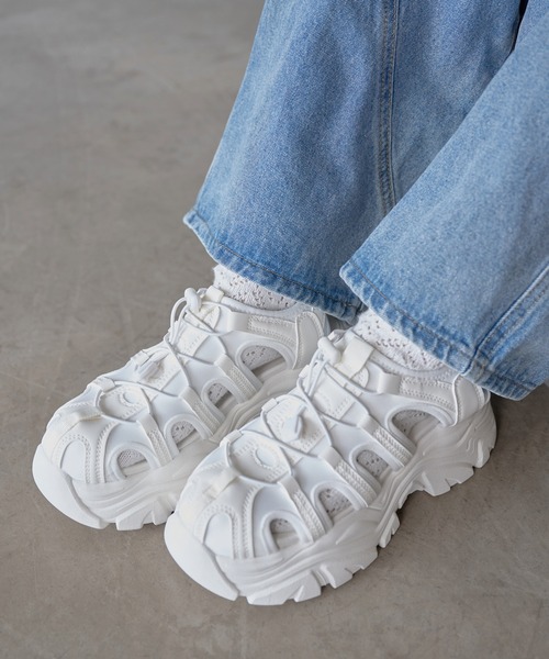 UNE MANSION（ユヌマンション）の「【身長アップ6㎝厚底インソール】アウトドアゴフコアラッキング厚底スニーカーサンダル（サンダル・レディース・ホワイト/ブラック・23cm/24cm/25cm）」の14枚目の写真