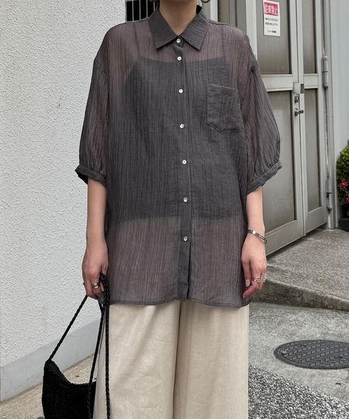 LBC（エルビーシー）の「楊柳5分袖シアーシャツ（シャツ/ブラウス・レディース・ホワイト/チャコールグレー/ブラック/マスタード/ブルー・M）」の3枚目の写真