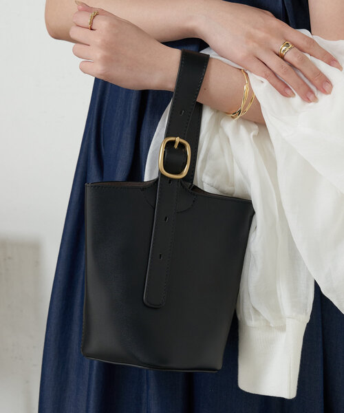 Jena espace merveilleux（ジェナ　エスパスメルヴェイユ）の「ワンハンドルバックルバッグ（ショルダーバッグ・レディース・ベージュ/ブラック・FREE）」の3枚目の写真