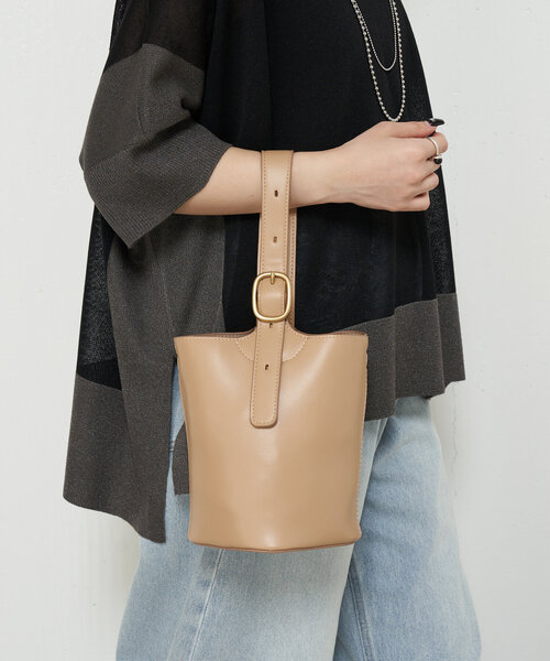 Jena espace merveilleux（ジェナ　エスパスメルヴェイユ）の「ワンハンドルバックルバッグ（ショルダーバッグ・レディース・ベージュ/ブラック・FREE）」の5枚目の写真