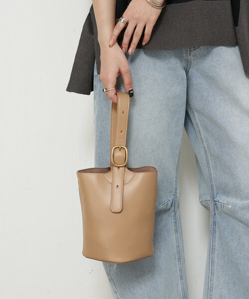 Jena espace merveilleux（ジェナ　エスパスメルヴェイユ）の「ワンハンドルバックルバッグ（ショルダーバッグ・レディース・ベージュ/ブラック・FREE）」の8枚目の写真