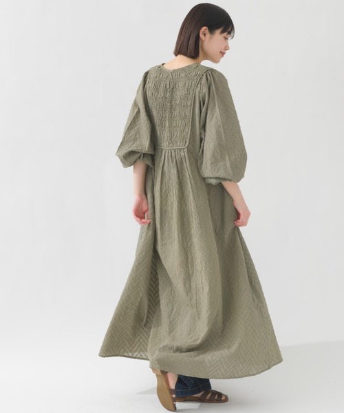 OMNES（オムネス）の「コットンドビーシャーリングワンピース（ワンピース・レディース・モカ/ブラック/アイボリー/カーキ・FREE）」の4枚目の写真