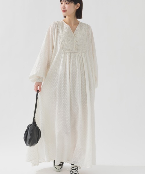 OMNES（オムネス）の「コットンドビーシャーリングワンピース（ワンピース・レディース・モカ/ブラック/アイボリー/カーキ・FREE）」の5枚目の写真