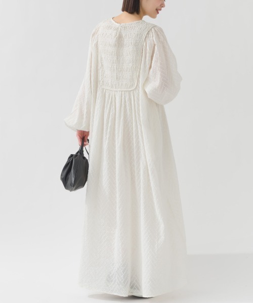 OMNES（オムネス）の「コットンドビーシャーリングワンピース（ワンピース・レディース・モカ/ブラック/アイボリー/カーキ・FREE）」の7枚目の写真