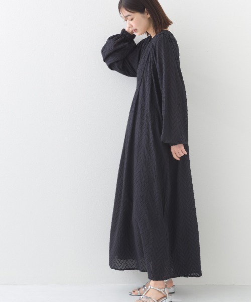 OMNES（オムネス）の「コットンドビーシャーリングワンピース（ワンピース・レディース・モカ/ブラック/アイボリー/カーキ・FREE）」の10枚目の写真