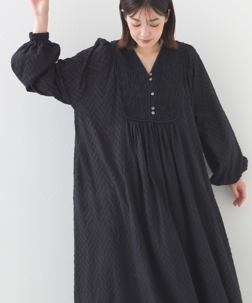 OMNES（オムネス）の「コットンドビーシャーリングワンピース（ワンピース・レディース・モカ/ブラック/アイボリー/カーキ・FREE）」の12枚目の写真