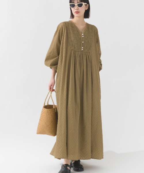 OMNES（オムネス）の「コットンドビーシャーリングワンピース（ワンピース・レディース・モカ/ブラック/アイボリー/カーキ・FREE）」の14枚目の写真