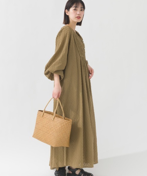 OMNES（オムネス）の「コットンドビーシャーリングワンピース（ワンピース・レディース・モカ/ブラック/アイボリー/カーキ・FREE）」の15枚目の写真