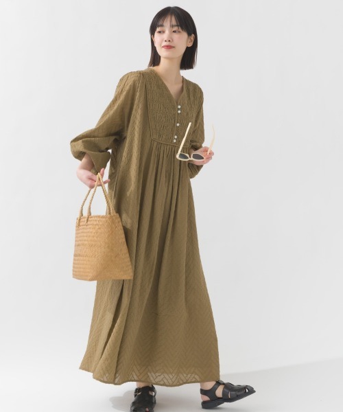 OMNES（オムネス）の「コットンドビーシャーリングワンピース（ワンピース・レディース・モカ/ブラック/アイボリー/カーキ・FREE）」の17枚目の写真