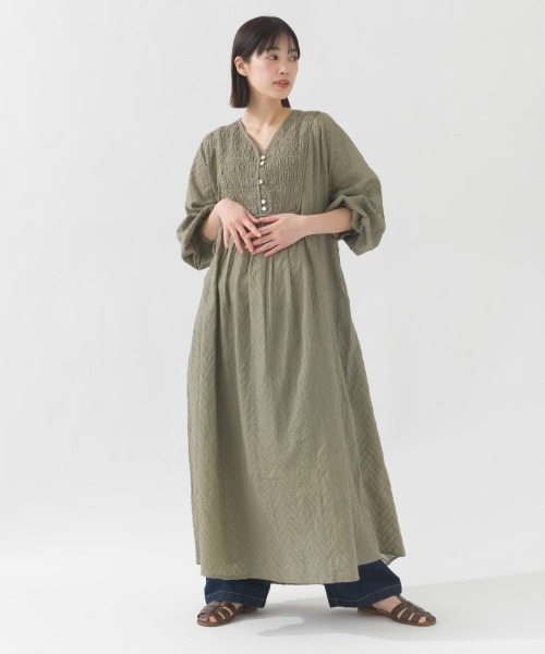 OMNES（オムネス）の「コットンドビーシャーリングワンピース（ワンピース・レディース・モカ/ブラック/アイボリー/カーキ・FREE）」の21枚目の写真