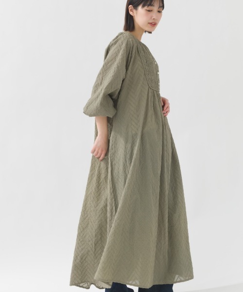 OMNES（オムネス）の「コットンドビーシャーリングワンピース（ワンピース・レディース・モカ/ブラック/アイボリー/カーキ・FREE）」の22枚目の写真