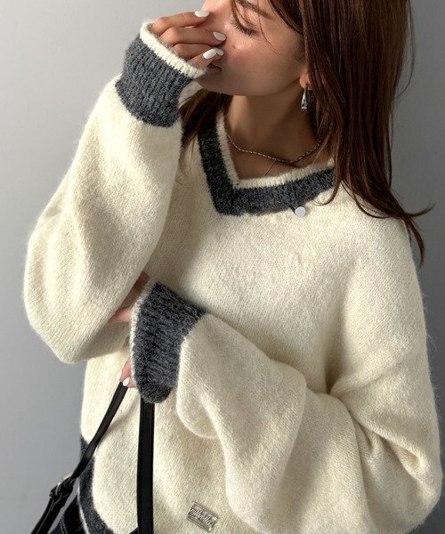 mily bilet(ミウィビレット)の「【mily bilet】上品に、可愛く。大人の抜け感を演出する。スリット見せロゴプレート使い配色Vネックニットプルオーバー(長袖)(ニット/セーター・レディース・ブラウン/アイボリー/チャコールグレー・LARGE/MEDIUM/SMALL/X-LARGE)」の20枚目の写真