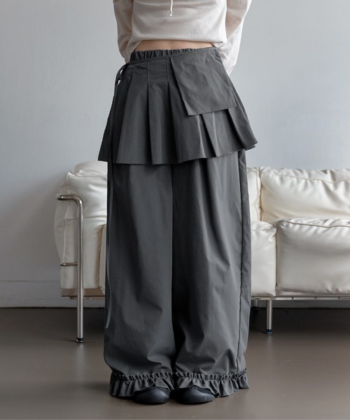 UNE MANSION（ユヌマンション）の「取り外し可能ユニークポケットラップスカート＆ワイドフリルスラックスセットパンツ（その他パンツ・レディース・ブラック/チャコールグレー・FREE）」の8枚目の写真