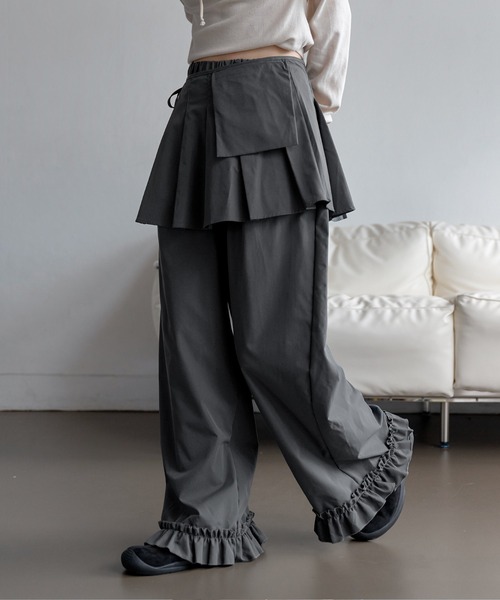UNE MANSION（ユヌマンション）の「取り外し可能ユニークポケットラップスカート＆ワイドフリルスラックスセットパンツ（その他パンツ・レディース・ブラック/チャコールグレー・FREE）」の9枚目の写真