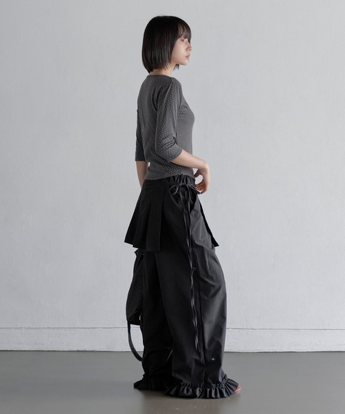 UNE MANSION（ユヌマンション）の「取り外し可能ユニークポケットラップスカート＆ワイドフリルスラックスセットパンツ（その他パンツ・レディース・ブラック/チャコールグレー・FREE）」の6枚目の写真