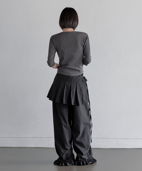 UNE MANSION（ユヌマンション）の「取り外し可能ユニークポケットラップスカート＆ワイドフリルスラックスセットパンツ（その他パンツ・レディース・ブラック/チャコールグレー・FREE）」の7枚目の写真
