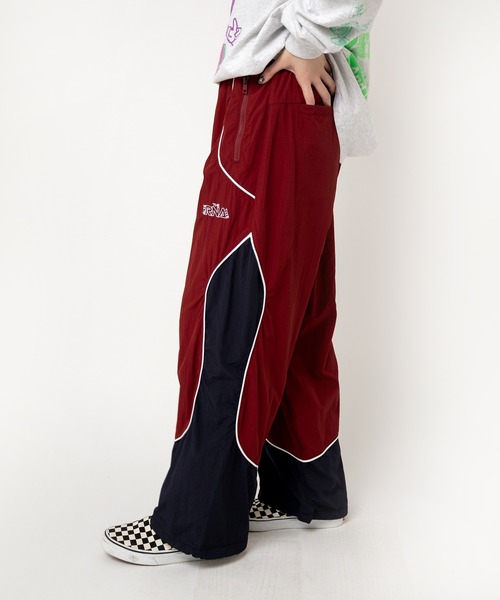 RNA（アールエヌエー）の「R4382 バイカラートラックパンツ（その他パンツ・レディース・ブラック×グレー/バーガンディー/グリーン×オレンジ・MEDIUM）」の13枚目の写真