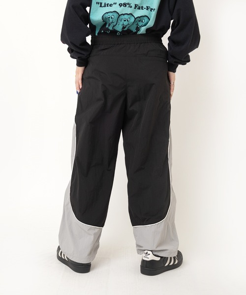 RNA（アールエヌエー）の「R4382 バイカラートラックパンツ（その他パンツ・レディース・ブラック×グレー/バーガンディー/グリーン×オレンジ・MEDIUM）」の8枚目の写真