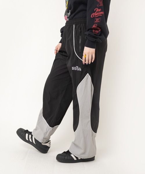 RNA（アールエヌエー）の「R4382 バイカラートラックパンツ（その他パンツ・レディース・ブラック×グレー/バーガンディー/グリーン×オレンジ・MEDIUM）」の7枚目の写真