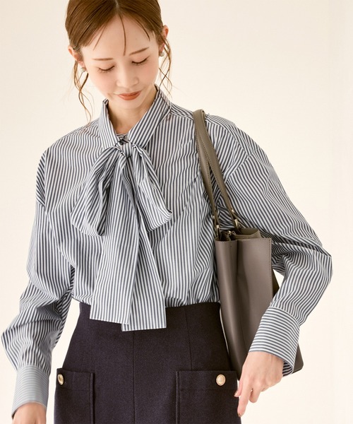 ROPE' PICNIC(ロペピクニック)の「【防シワ】ボウタイ付きレギュラーシャツ(シャツ/ブラウス・レディース・ブルー/オフホワイト/サックスブルー/ネイビー・FREE)」の3枚目の写真