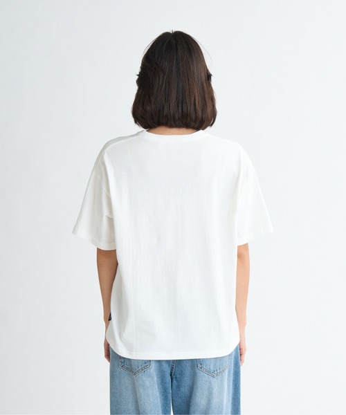 ROXY(ロキシー)の「COLORFUL EMBROIDERY /ロキシーワンポイント半袖Tシャツ(Tシャツ/カットソー・レディース・ホワイト・LARGE/X-LARGE)」の2枚目の写真