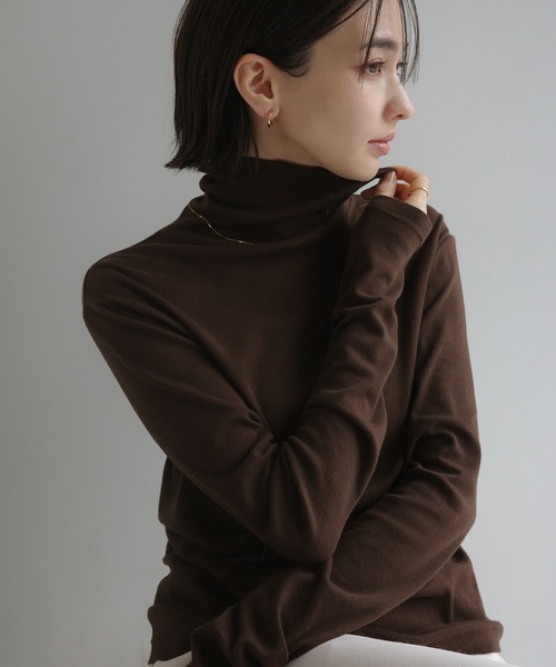 evernavy(エバーネイビー)の「ソフトフライス 長袖 Tシャツ《タートルネック 》(Tシャツ/カットソー・レディース・ブラック/杢グレー/チョコ/オフホワイト・S/M)」の4枚目の写真