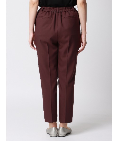 SUIT SQUARE（スーツスクエア）の「CHANTOWA ピンタックテーパードパンツ ウォッシャブル ストレッチツイル 無地（スラックス・レディース・ベージュ系/ブラック系/カーキ系/パープル系・42(13号)/36(7号)/38(9号)/40(11号)）」の7枚目の写真