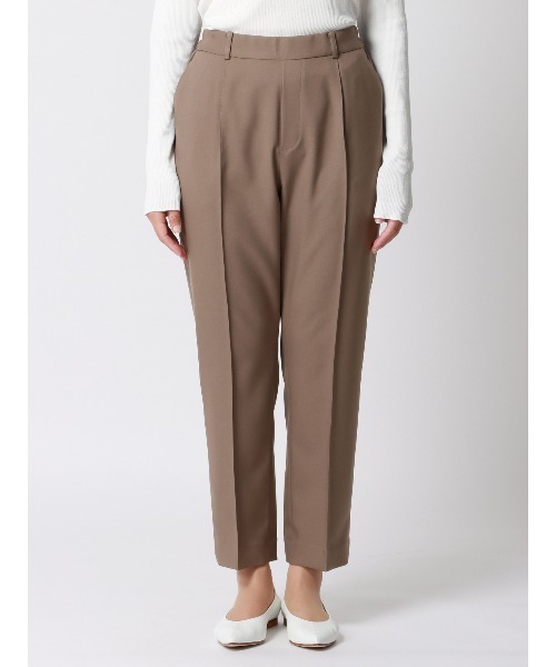 SUIT SQUARE（スーツスクエア）の「CHANTOWA ピンタックテーパードパンツ ウォッシャブル ストレッチツイル 無地（スラックス・レディース・ベージュ系/ブラック系/カーキ系/パープル系・42(13号)/36(7号)/38(9号)/40(11号)）」の14枚目の写真