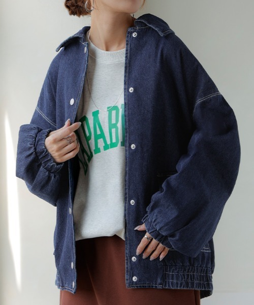 HUG.U(ハグユー)の「ボリュームスリーブデニムジャケット(デニムジャケット・レディース・ブラック/ケミカルウォッシュ/ダークインディゴブルー・FREE)」の4枚目の写真
