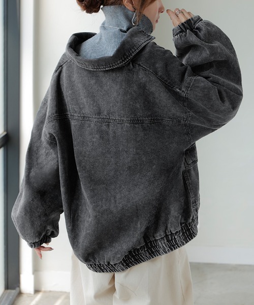 HUG.U(ハグユー)の「ボリュームスリーブデニムジャケット(デニムジャケット・レディース・ブラック/ケミカルウォッシュ/ダークインディゴブルー・FREE)」の11枚目の写真