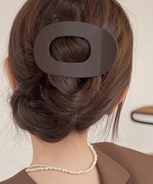 ONEP STAR(ワンピスター)の「マットカラーワイドヘアクリップ(バレッタ/ヘアクリップ・レディース・ベージュ/テラコッタ/ライトブラウン/オフホワイト/ブラック・FREE)」の4枚目の写真