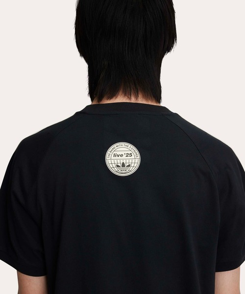 adidas Originals × Oasis ツアースリーストライプス Tシャツ