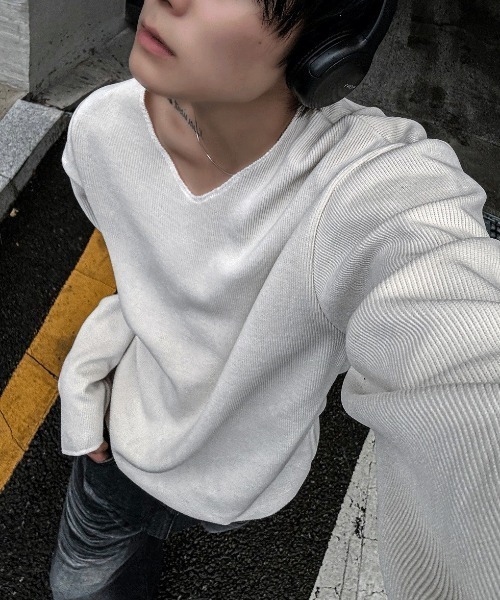 COSYHARU(コシハル)の「ブリンVネックカットオフニット(ニット/セーター・メンズ・ブラック/アイボリー/グレー/ブラウン・FREE)」の20枚目の写真