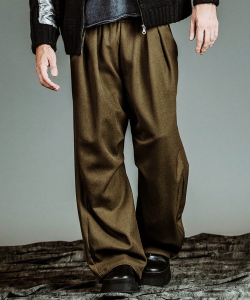 NO ID.（ノーアイディ）の「【NO ID.】Two-Tuck Easy Parachute Trousers / ツータック イージー パラシュート トラウザーズ（スラックス・メンズ・ブラック/グレー/ブラウン・2/1）」の3枚目の写真