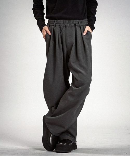 NO ID.（ノーアイディ）の「【NO ID.】Two-Tuck Easy Parachute Trousers / ツータック イージー パラシュート トラウザーズ（スラックス・メンズ・ブラック/グレー/ブラウン・2/1）」の2枚目の写真