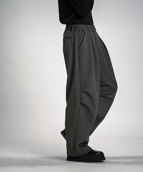 NO ID.（ノーアイディ）の「【NO ID.】Two-Tuck Easy Parachute Trousers / ツータック イージー パラシュート トラウザーズ（スラックス・メンズ・ブラック/グレー/ブラウン・2/1）」の20枚目の写真