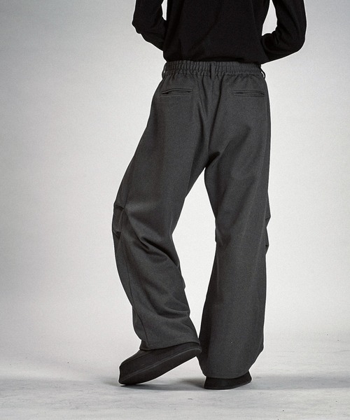 NO ID.（ノーアイディ）の「【NO ID.】Two-Tuck Easy Parachute Trousers / ツータック イージー パラシュート トラウザーズ（スラックス・メンズ・ブラック/グレー/ブラウン・2/1）」の21枚目の写真